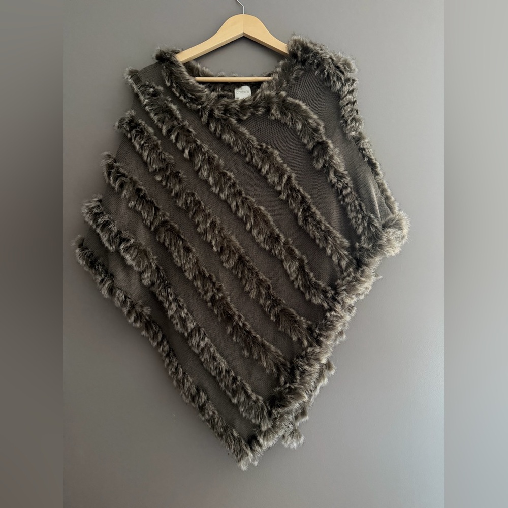 Chicos Womens Poncho Size Small / Medium Taupe Faux Fur  Boho